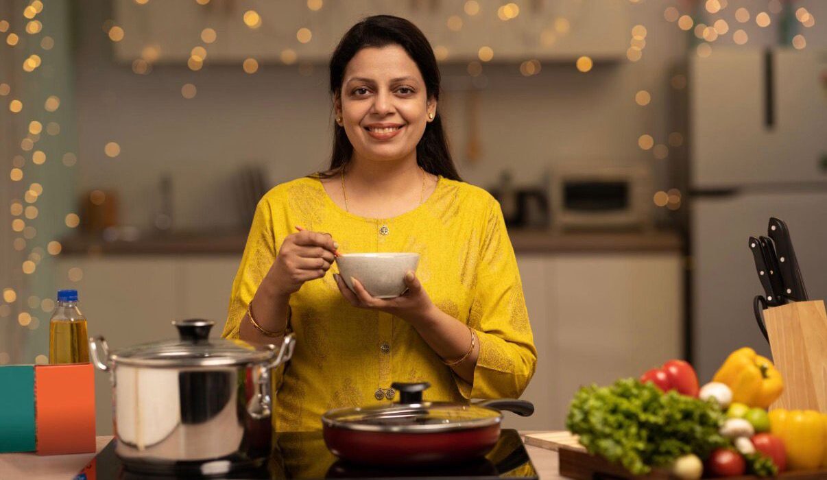 Healthy Indian meal plan for PCOS showing balanced diet with fruits, vegetables, whole grains, and protein-rich foods for hormonal balance