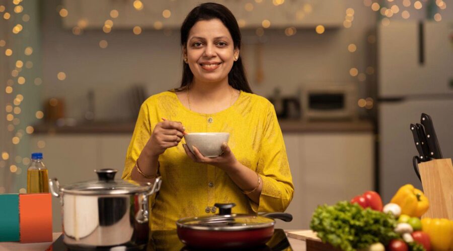 Healthy Indian meal plan for PCOS showing balanced diet with fruits, vegetables, whole grains, and protein-rich foods for hormonal balance